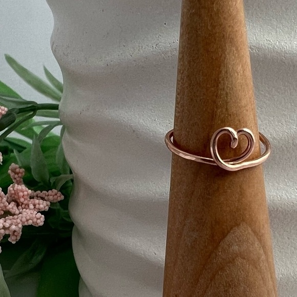 HEART Toe Ring 14K Rose Gold Filled - Picture 5 of 17